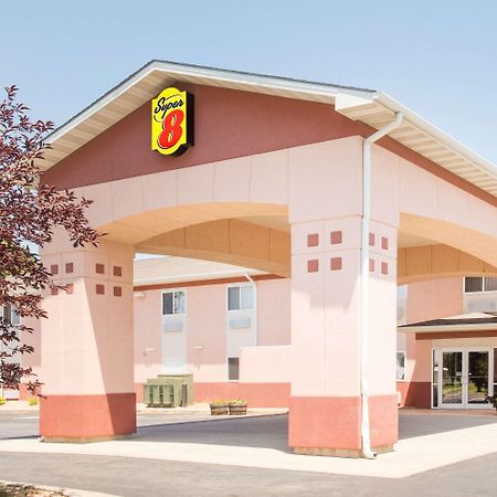 Super 8 By Wyndham Iola Ks Hotel Exterior photo